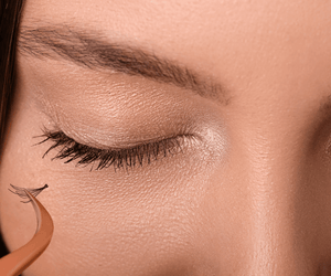 can you reuse fake eyelashes