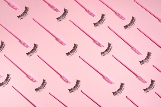 fake eyelashes history