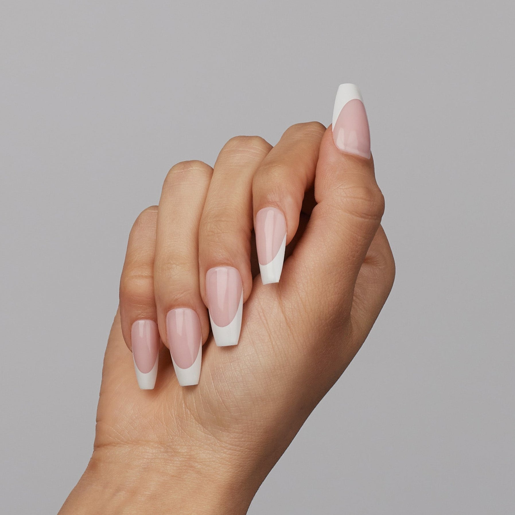 ITGRL press on nails on model - Lilac St.