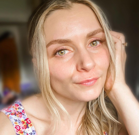 hazel eyes wearing classic eyelash extensions