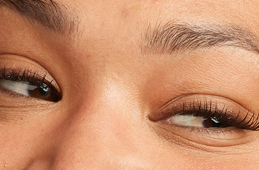 dark eyelash extensions designed for a dramatic look