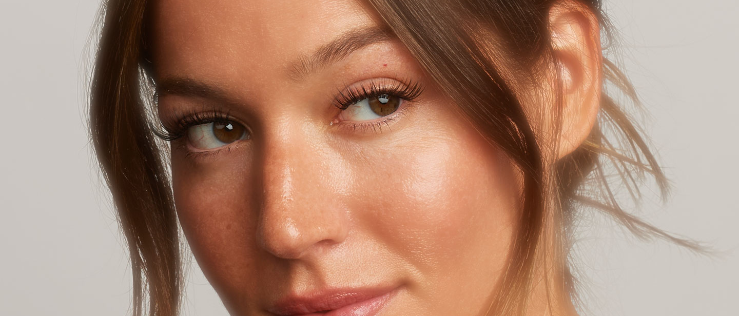 cat-eye style eyelash extensions on a model