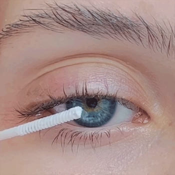 applying pro lash glue